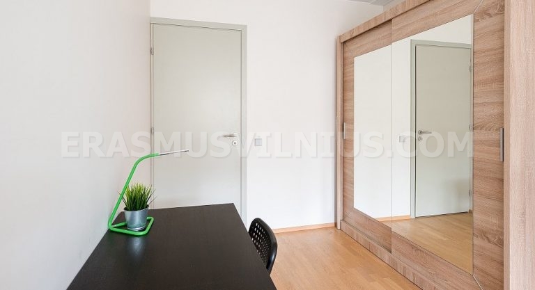 Private room with king size bed (160×200 cm) in 2-bedroom Erasmus flat near Vilnius old town