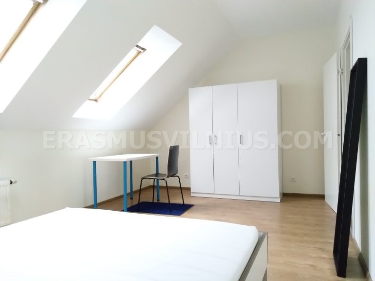 Kitchen dining area with table and chairs for 6 students